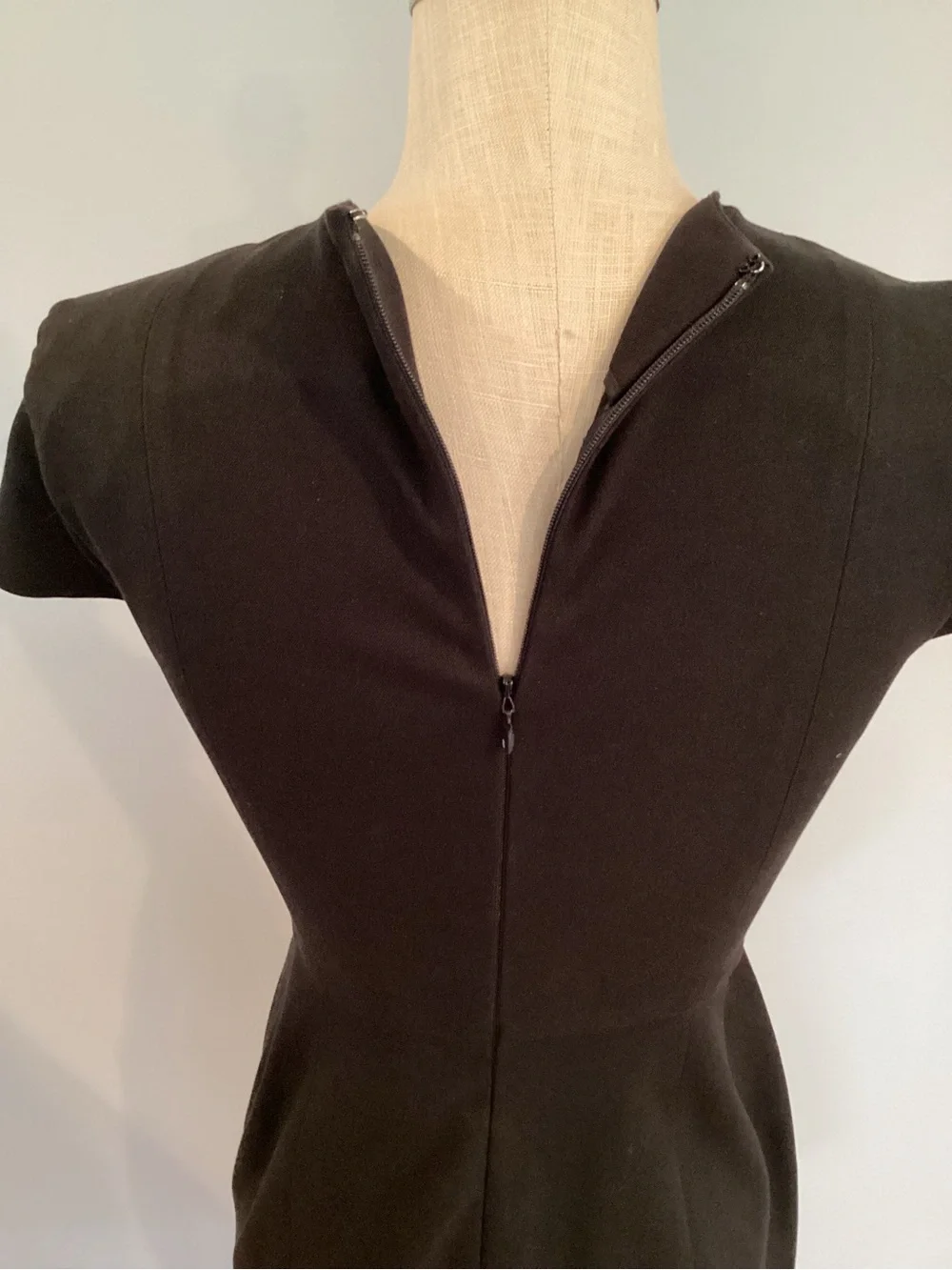 Banana Republic Black Sheath Dress with Sweetheart Neck and Cap Sleeves Size 2P